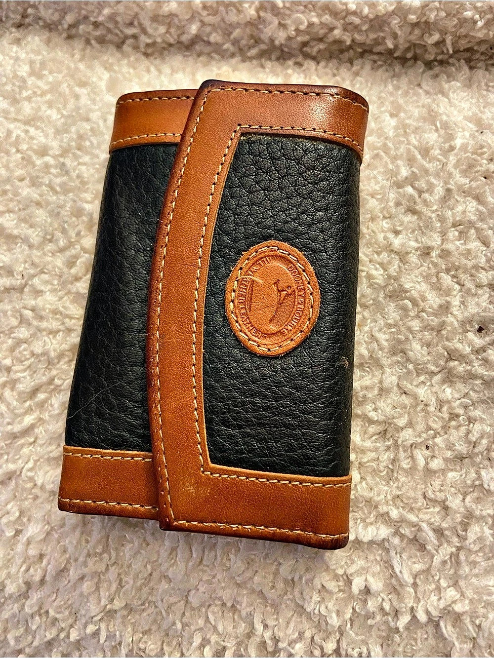 Dooney & Bourke Vintage All Weather Leather 6-Hook Key Case Black & Brown